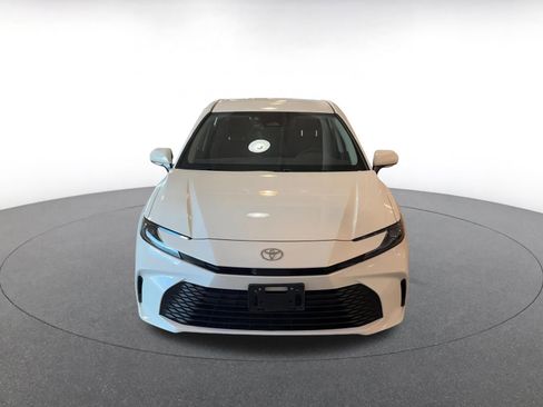 Used 2025 Toyota Camry LE image 4