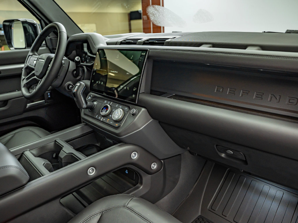 New 2026 Land Rover Defender 110 X-Dynamic SE AWD/4WD image 37