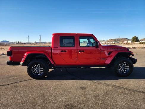 Used 2025 Jeep Gladiator Mojave image 4