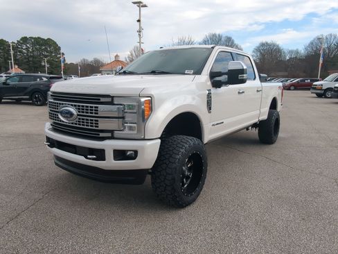 Used 2018 Ford F250 Platinum w/ Platinum Ultimate Package image 4