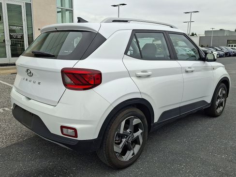 Used 2022 Hyundai Venue SEL image 6