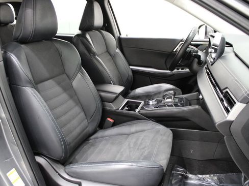 Used 2022 Mitsubishi Outlander SE image 16