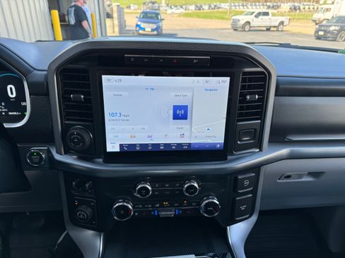 Used 2022 Ford F150 Limited image 14