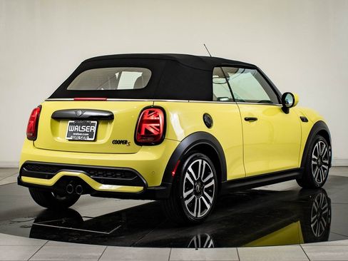 Used 2023 MINI Cooper S w/ Signature Upholstery Package image 11