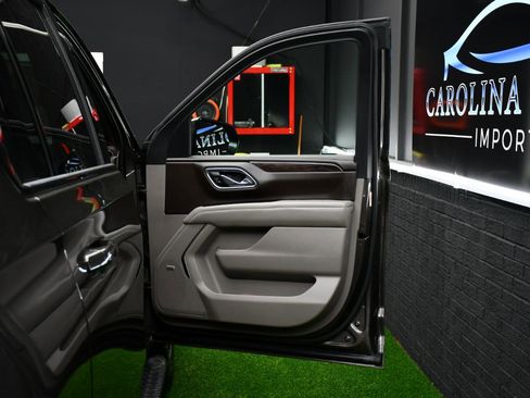 Used 2021 Chevrolet Suburban Z71 w/ Luxury Package image 38