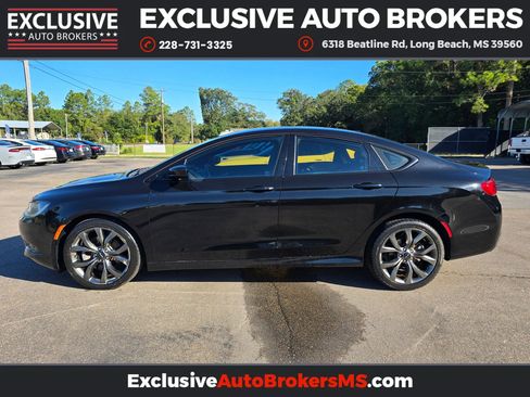 Used 2015 Chrysler 200 S w/ Comfort Group image 7