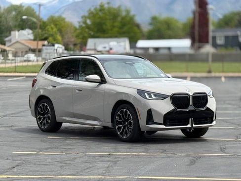 Used 2025 BMW X3 xDrive30i w/ Premium Package AWD/4WD image 3