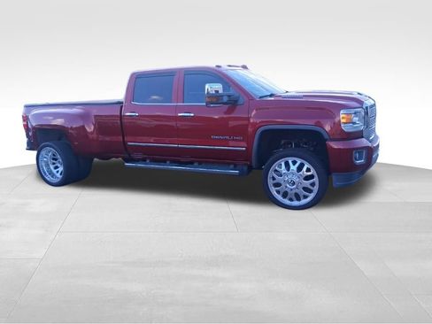 Used 2018 GMC Sierra 3500 Denali w/ Duramax Plus Package AWD/4WD image 8