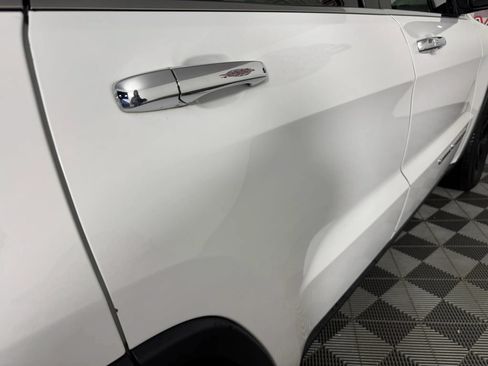 Used 2019 Jeep Grand Cherokee Limited w/ Luxury Group II AWD/4WD image 32