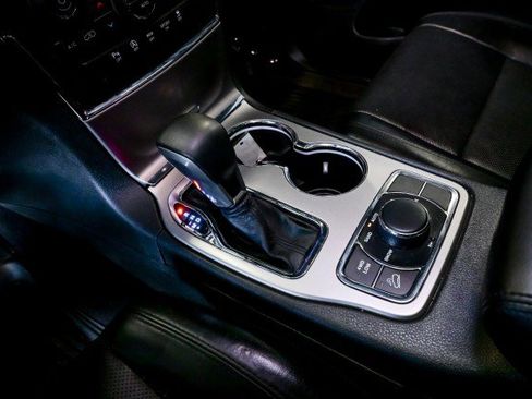 Used 2019 Jeep Grand Cherokee Limited w/ Luxury Group II image 30