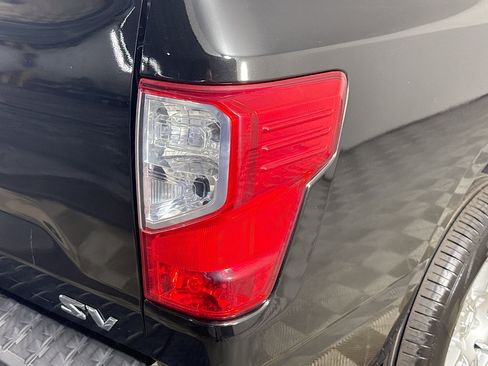 Used 2017 Nissan Titan SV image 33