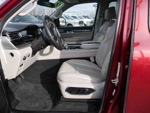 Used 2022 Jeep Wagoneer Series III w/ Flexible Seating Group image 31