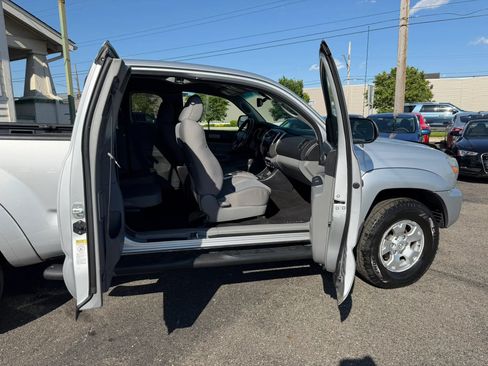 Used 2012 Toyota Tacoma 4x4 Access Cab V6 w/ TRD Off-Road Pkg image 25