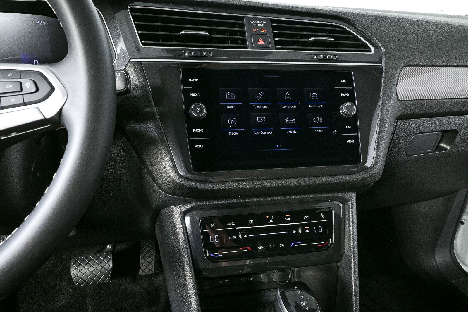 Certified 2023 Volkswagen Tiguan SE FWD image 12
