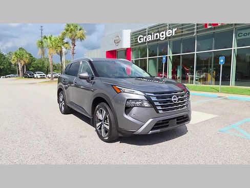 Used 2025 Nissan Rogue SL w/ Tech Package FWD image 17