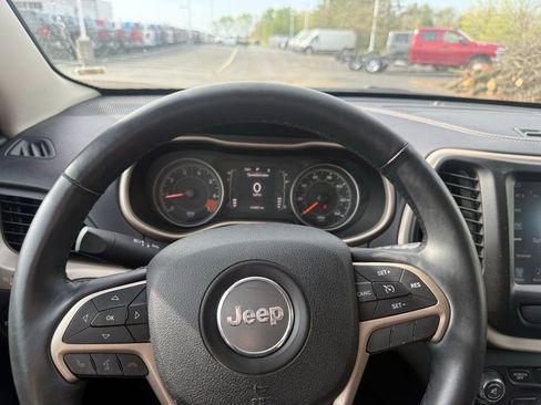 Used 2015 Jeep Cherokee Latitude w/ Comfort/Convenience Group AWD/4WD image 20