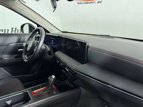 Used 2025 Nissan Kicks SR FWD image 30