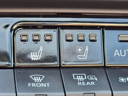 Used 2024 Toyota Crown AWD/4WD image 33