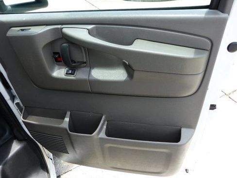 Used 2015 Chevrolet Express 3500 RWD image 31