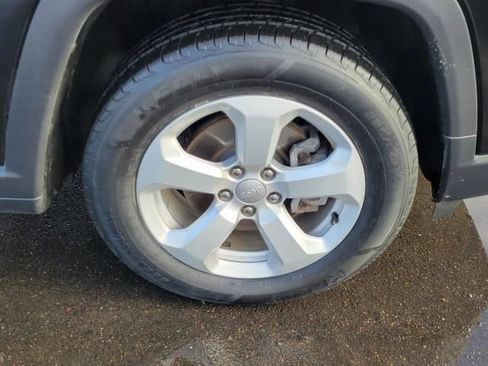 Used 2022 Jeep Compass Latitude image 9