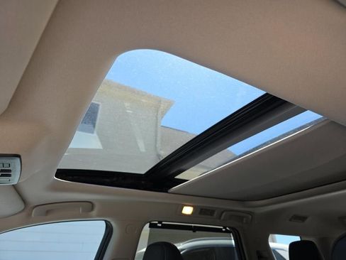 Used 2023 Nissan Pathfinder Platinum FWD image 16