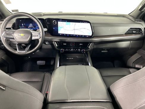Used 2025 Chevrolet Suburban LT AWD/4WD image 19