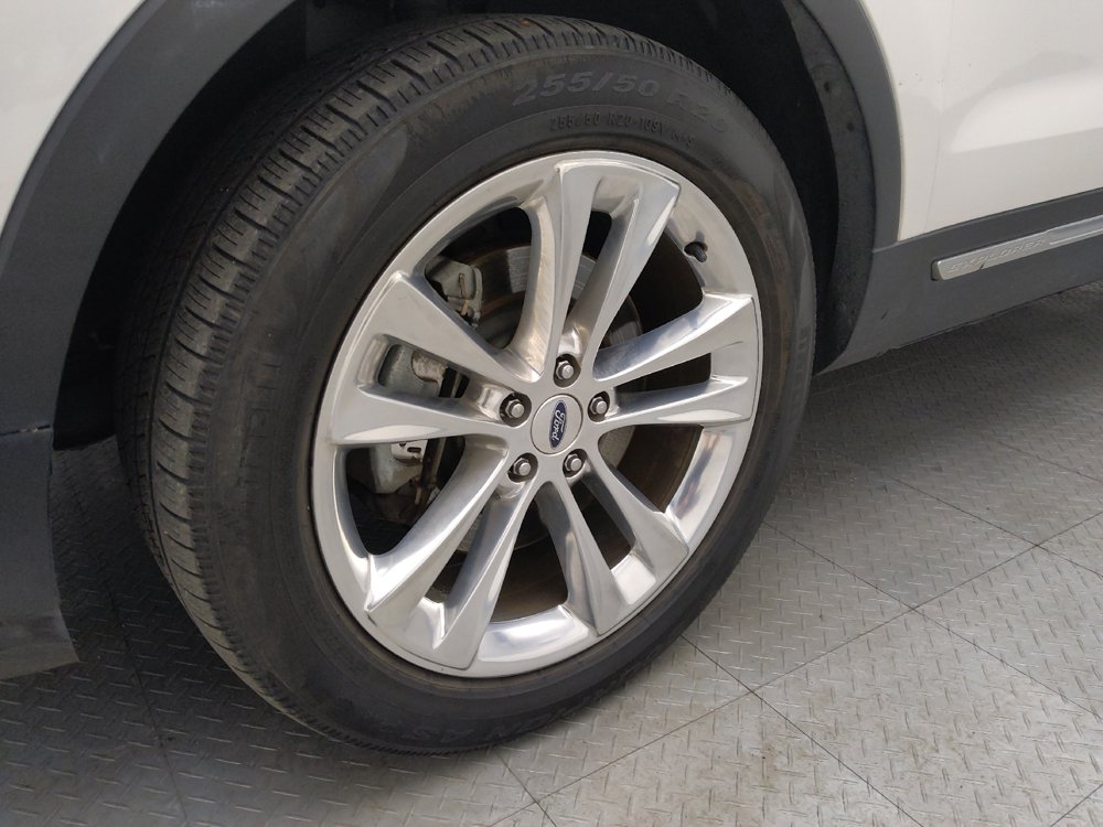 Used 2019 Ford Explorer XLT w/ Equipment Group 202A AWD/4WD image 31