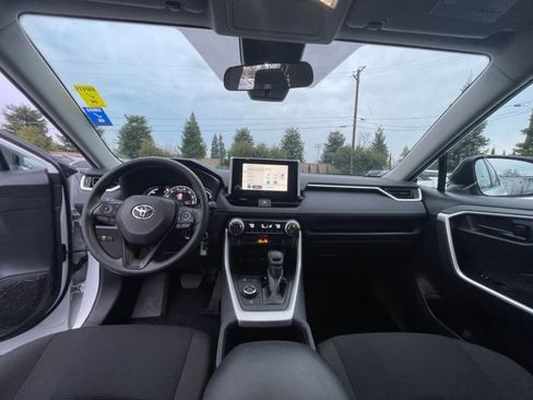 Used 2025 Toyota RAV4 LE image 28