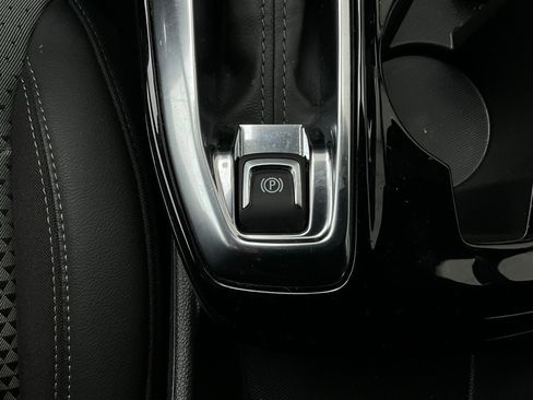 Used 2025 Chevrolet Trax LT image 21