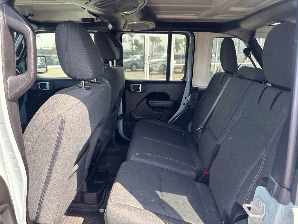 Used 2024 Jeep Wrangler Unlimited AWD/4WD image 17