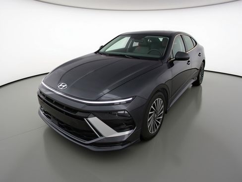 Used 2025 Hyundai Sonata SEL FWD image 3