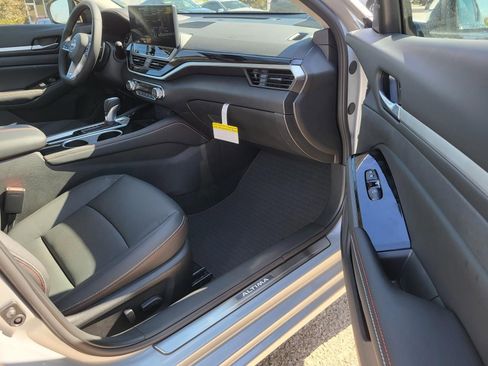 New 2025 Nissan Altima 2.5 SR image 12