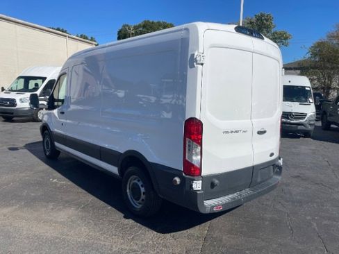 Used 2018 Ford Transit 250 w/RH Sliding Door Medium Roof image 3