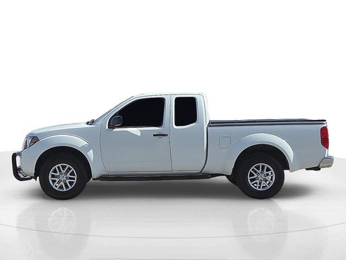 Used 2015 Nissan Frontier SV image 3