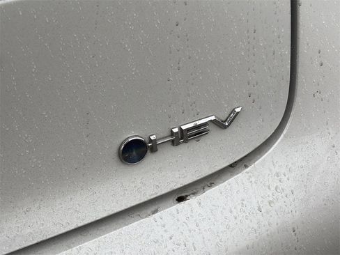 Used 2024 Toyota Prius XLE image 6