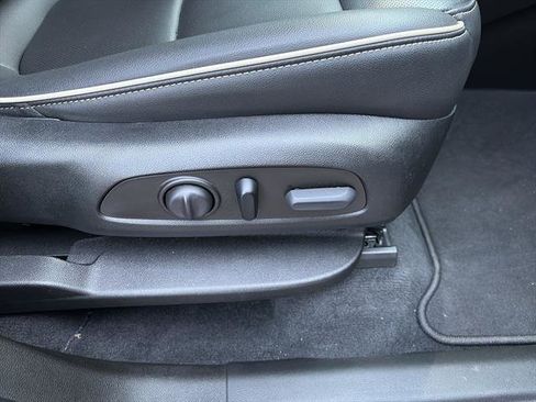 Used 2023 Chevrolet Traverse Premier image 10