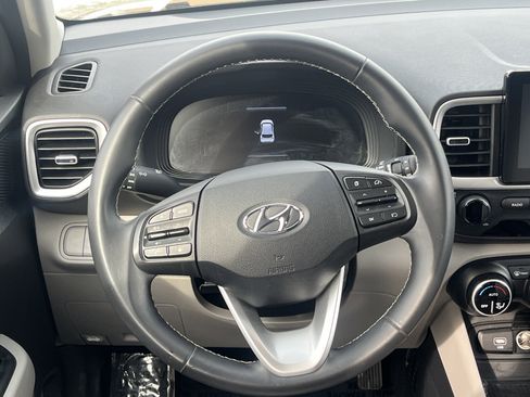 Used 2023 Hyundai Venue SEL image 23