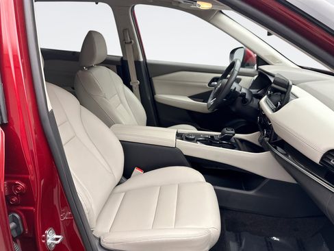 Used 2023 Nissan Rogue SL w/ SL Premium Package image 18