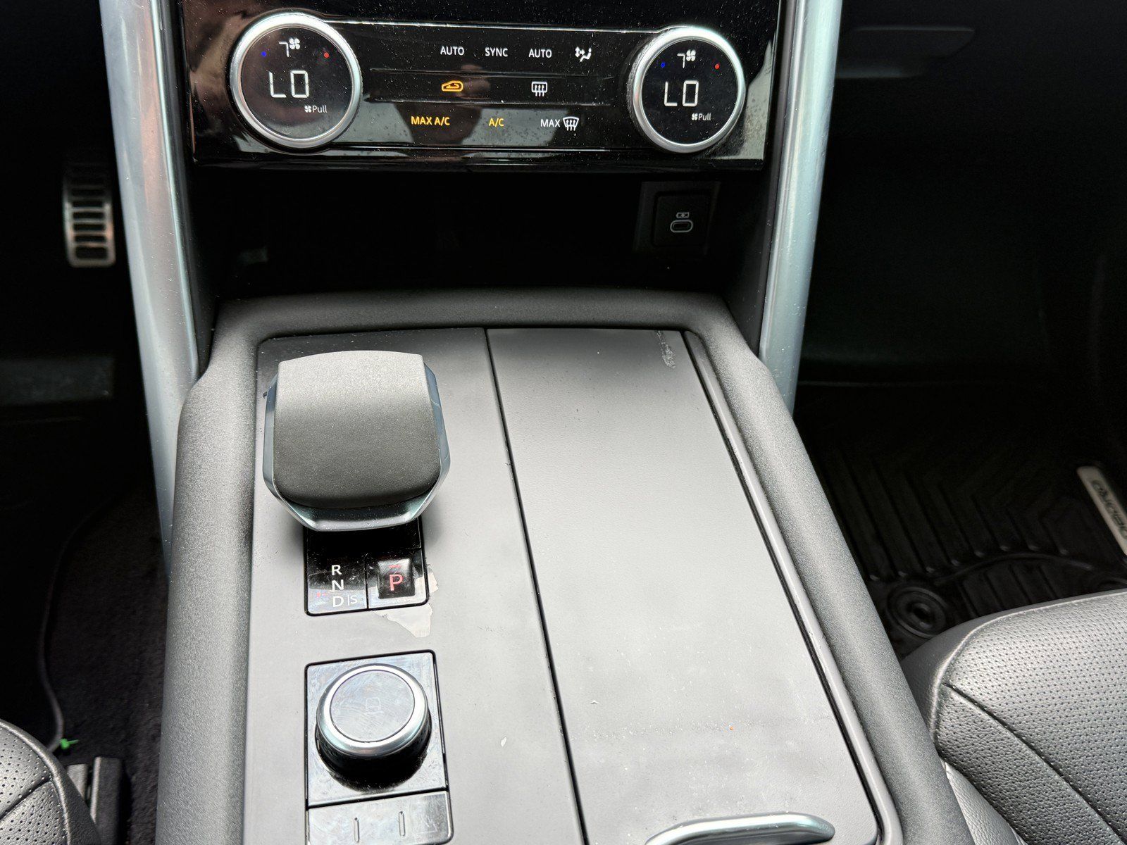 Used 2022 Land Rover Discovery S R-Dynamic AWD/4WD image 15