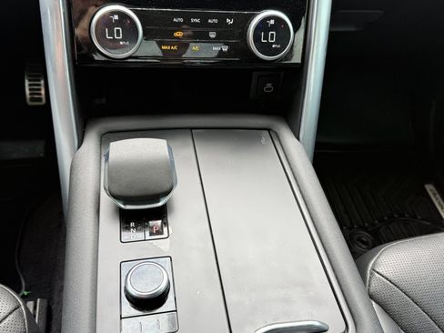 Used 2022 Land Rover Discovery S R-Dynamic AWD/4WD image 15