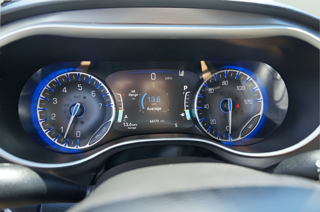 Used 2024 Chrysler Pacifica Touring-L FWD image 20