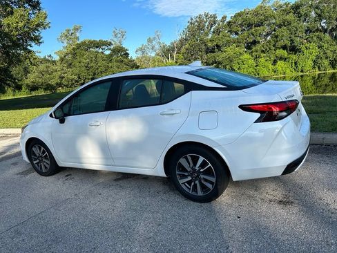 Used 2024 Nissan Versa SV FWD image 4