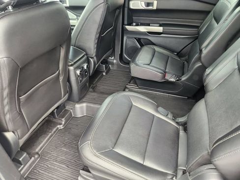 Used 2023 Ford Explorer Limited w/ Limited Technology Package RWD image 31