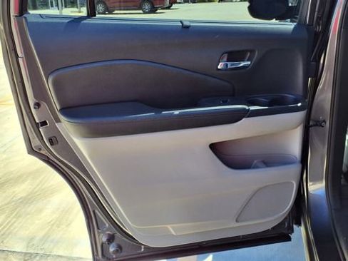 Used 2017 Honda Pilot Touring image 18