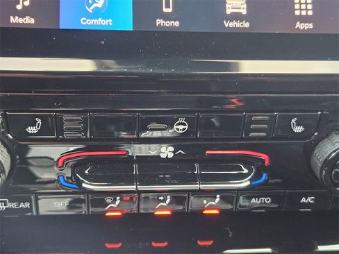 New 2025 Jeep Grand Cherokee L Limited w/ Trailer Tow Package image 24