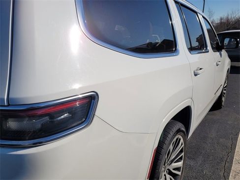 Used 2023 Jeep Grand Wagoneer Series III w/ Rear Seat Video Group 1 image 6