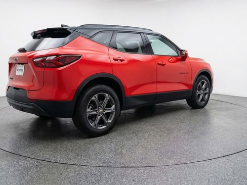 Used 2025 Chevrolet Blazer LT image 9