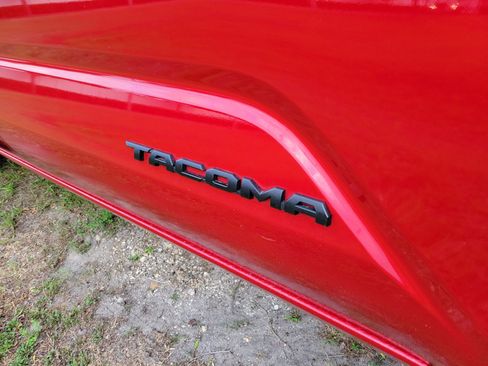 Used 2025 Toyota Tacoma SR image 8