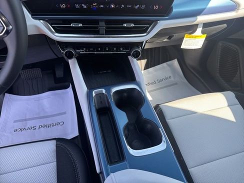 New 2025 Chevrolet Equinox EV LT w/ Convenience Package II image 17