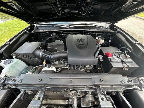 Used 2023 Toyota Tacoma SR5 RWD image 12